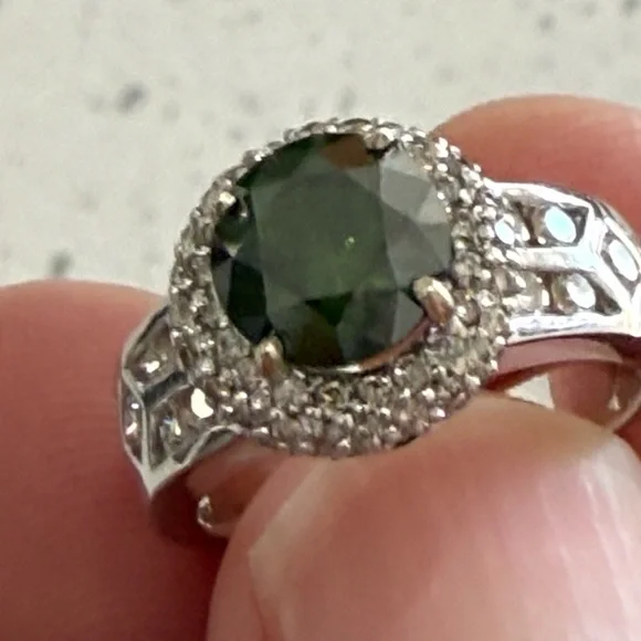 Rare $16,900 Green Diamond Ring. 3.15 Carats set in 14k white gold. - Picture 8 of 17